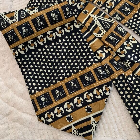 Dino Romaro Geometric Patterned Vintage Handmade Tie - Black and Gold - Picture 3 of 10